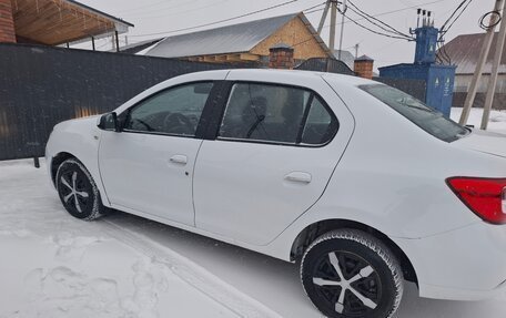 Renault Logan II, 2017 год, 640 000 рублей, 2 фотография