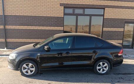 Volkswagen Polo VI (EU Market), 2013 год, 940 000 рублей, 2 фотография