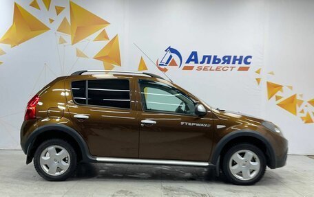 Renault Sandero I, 2014 год, 825 000 рублей, 2 фотография