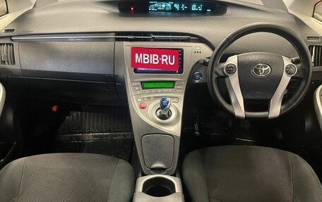 Toyota Prius, 2015 год, 1 453 000 рублей, 13 фотография