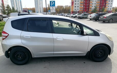 Honda Fit III, 2010 год, 850 000 рублей, 4 фотография