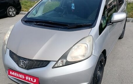 Honda Fit III, 2010 год, 850 000 рублей, 2 фотография