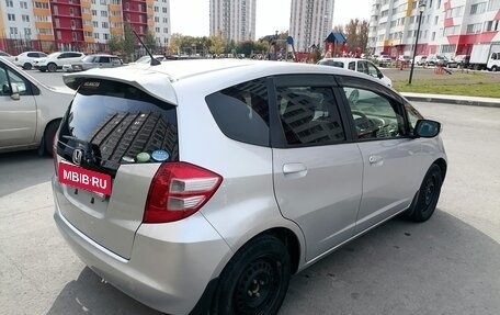 Honda Fit III, 2010 год, 850 000 рублей, 7 фотография