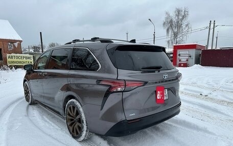 Toyota Sienna, 2021 год, 4 300 000 рублей, 2 фотография