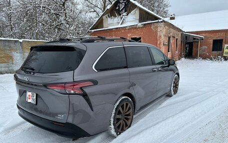 Toyota Sienna, 2021 год, 4 300 000 рублей, 3 фотография