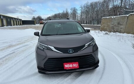 Toyota Sienna, 2021 год, 4 300 000 рублей, 7 фотография