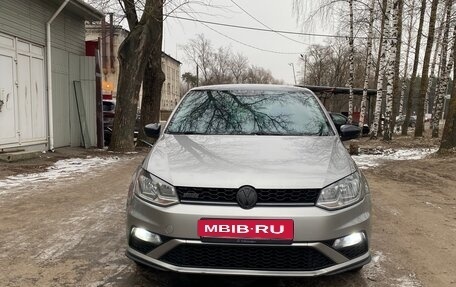 Volkswagen Polo VI (EU Market), 2017 год, 1 300 000 рублей, 2 фотография