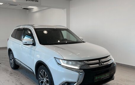 Mitsubishi Outlander III рестайлинг 3, 2017 год, 1 910 000 рублей, 2 фотография