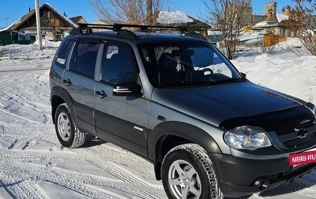 Chevrolet Niva I рестайлинг, 2011 год, 695 000 рублей, 2 фотография