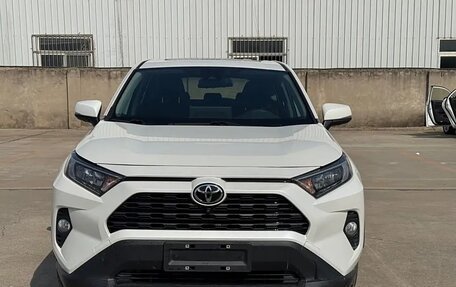 Toyota RAV4, 2022 год, 2 650 000 рублей, 2 фотография