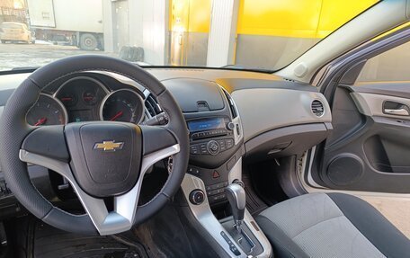 Chevrolet Cruze II, 2013 год, 915 000 рублей, 10 фотография