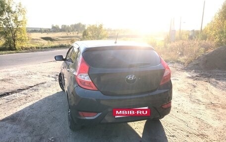 Hyundai Solaris II рестайлинг, 2011 год, 760 000 рублей, 2 фотография