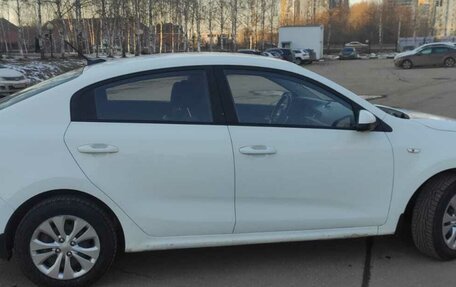 KIA Rio IV, 2018 год, 950 000 рублей, 9 фотография