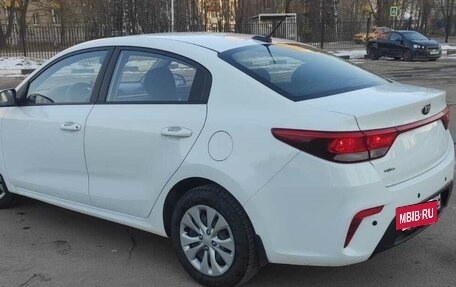 KIA Rio IV, 2018 год, 950 000 рублей, 3 фотография