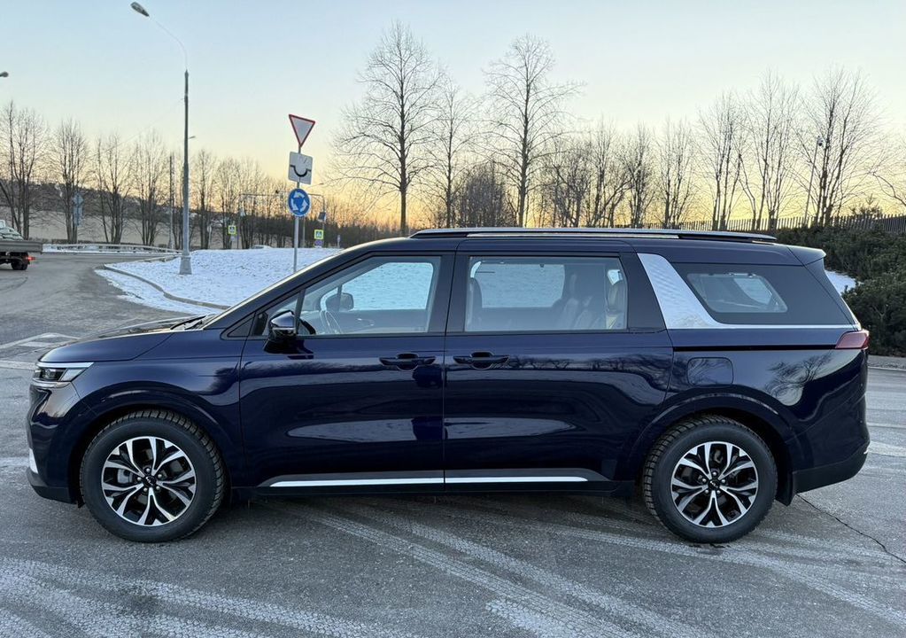KIA Carnival, 2023 год, 4 200 000 рублей, 3 фотография