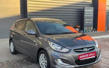 Hyundai Solaris II рестайлинг, 2012 год, 930 000 рублей, 3 фотография