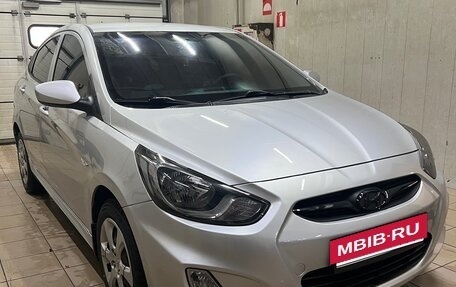 Hyundai Solaris II рестайлинг, 2013 год, 870 000 рублей, 18 фотография