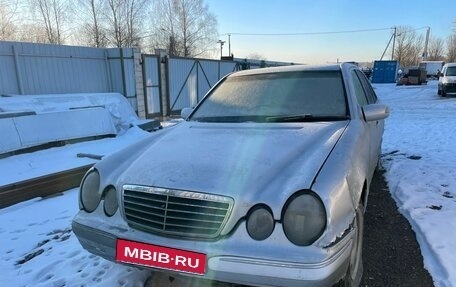 Mercedes-Benz E-Класс, 1999 год, 245 000 рублей, 1 фотография