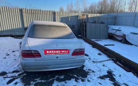 Mercedes-Benz E-Класс, 1999 год, 245 000 рублей, 3 фотография