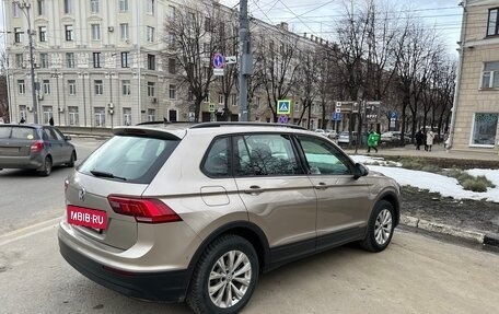 Volkswagen Tiguan II, 2018 год, 2 100 000 рублей, 2 фотография