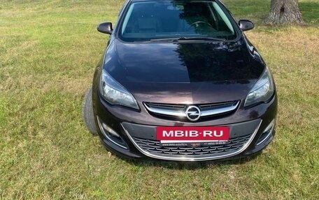 Opel Astra J, 2013 год, 1 350 000 рублей, 2 фотография