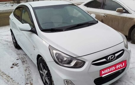 Hyundai Solaris II рестайлинг, 2013 год, 950 000 рублей, 5 фотография