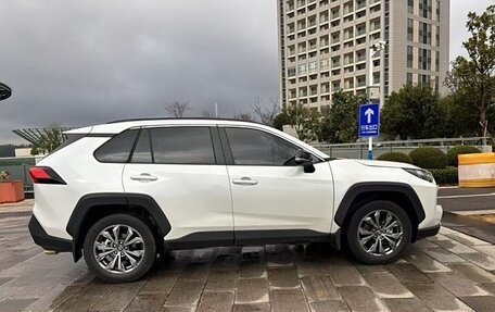 Toyota RAV4, 2024 год, 3 870 500 рублей, 3 фотография