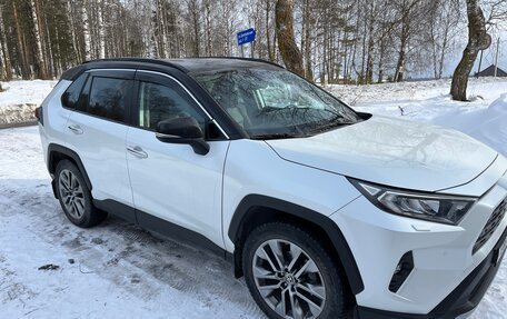 Toyota RAV4, 2019 год, 3 050 000 рублей, 2 фотография