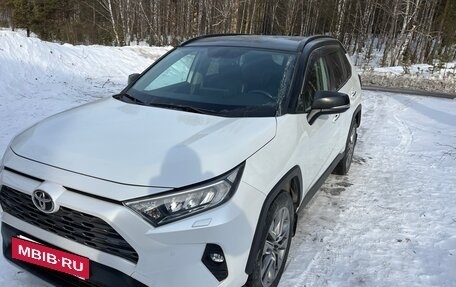 Toyota RAV4, 2019 год, 3 050 000 рублей, 6 фотография