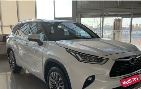 Toyota Highlander, 2024 год, 6 790 000 рублей, 3 фотография