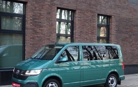 Volkswagen Caravelle T6 рестайлинг, 2021 год, 5 900 000 рублей, 1 фотография