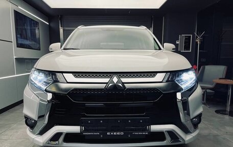 Mitsubishi Outlander III рестайлинг 3, 2022 год, 3 970 000 рублей, 2 фотография