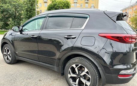 KIA Sportage IV рестайлинг, 2020 год, 2 400 000 рублей, 4 фотография