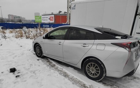 Toyota Prius IV XW50, 2016 год, 2 000 000 рублей, 8 фотография