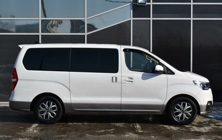 Hyundai H-1 II рестайлинг, 2021 год, 4 040 000 рублей, 5 фотография