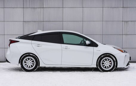 Toyota Prius IV XW50, 2019 год, 2 469 000 рублей, 5 фотография