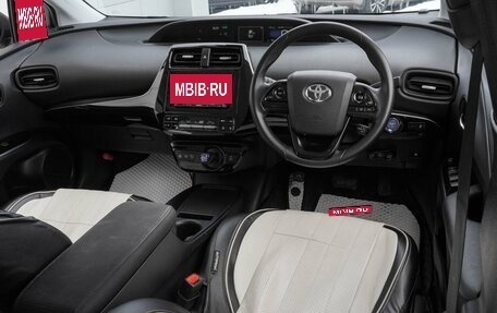 Toyota Prius IV XW50, 2019 год, 2 469 000 рублей, 6 фотография