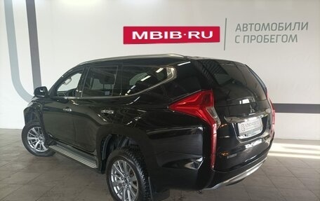 Mitsubishi Pajero Sport III рестайлинг, 2017 год, 3 300 000 рублей, 8 фотография