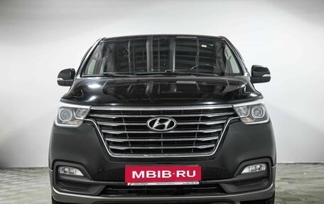 Hyundai Grand Starex Grand Starex I рестайлинг 2, 2018 год, 4 680 000 рублей, 3 фотография