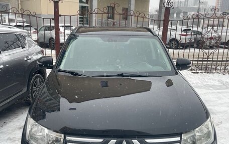 Mitsubishi Outlander III рестайлинг 3, 2013 год, 1 680 000 рублей, 1 фотография