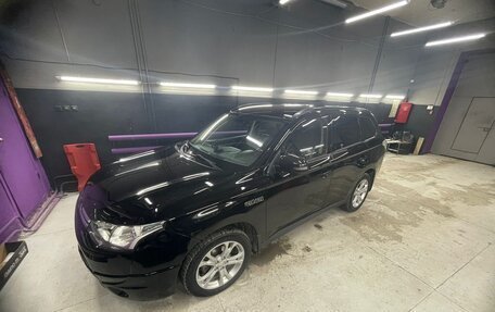 Mitsubishi Outlander III рестайлинг 3, 2013 год, 1 680 000 рублей, 10 фотография