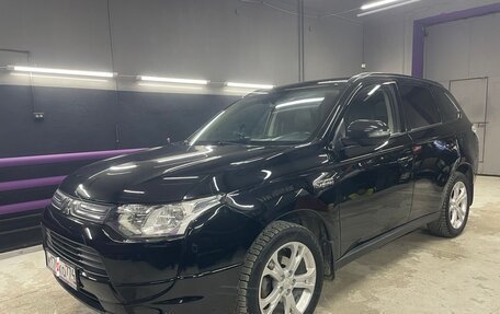 Mitsubishi Outlander III рестайлинг 3, 2013 год, 1 680 000 рублей, 9 фотография