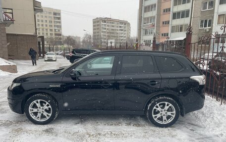 Mitsubishi Outlander III рестайлинг 3, 2013 год, 1 680 000 рублей, 4 фотография