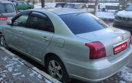 Toyota Avensis III рестайлинг, 2003 год, 690 000 рублей, 1 фотография