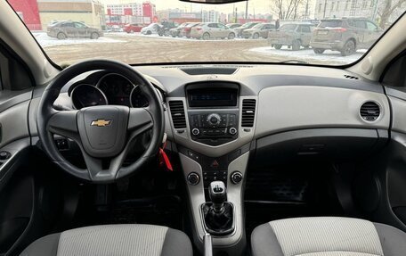 Chevrolet Cruze II, 2010 год, 599 999 рублей, 6 фотография