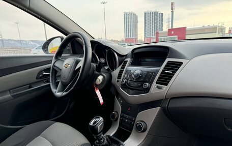 Chevrolet Cruze II, 2010 год, 599 999 рублей, 3 фотография