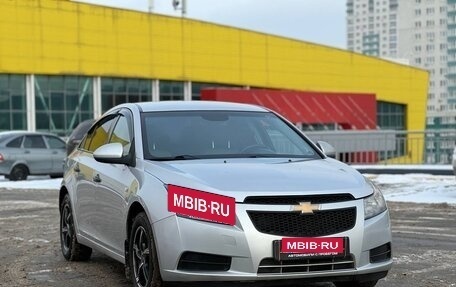 Chevrolet Cruze II, 2010 год, 599 999 рублей, 8 фотография