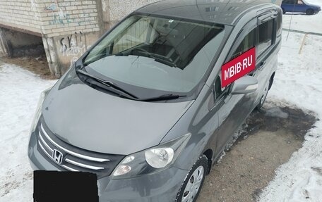 Honda Freed I, 2011 год, 910 000 рублей, 2 фотография