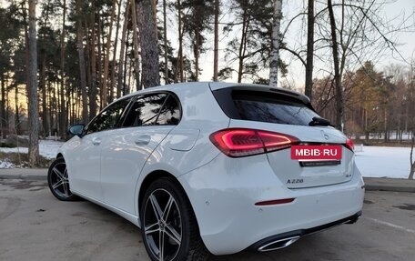 Mercedes-Benz A-Класс, 2018 год, 2 950 000 рублей, 3 фотография