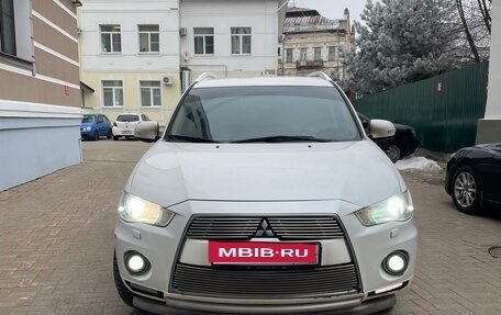 Mitsubishi Outlander III рестайлинг 3, 2010 год, 1 100 000 рублей, 2 фотография